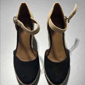 Susina Black and Tan Espadrille Flats
